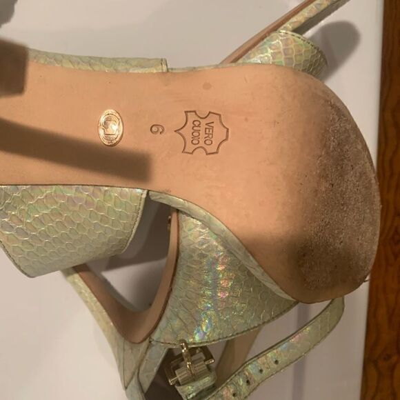 Charles David Iridescent Green SnakeSkin Heels size 6! In excellent condition - Picture 3 of 3